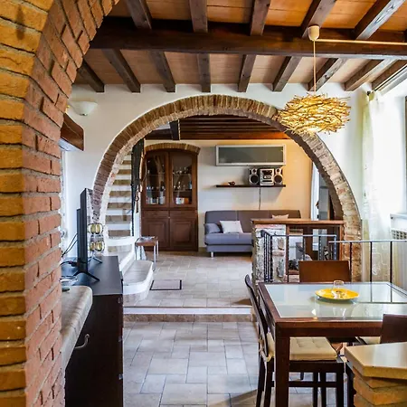 Casa Nelle Mura Caldana