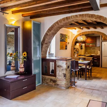 Casa Nelle Mura Apartment